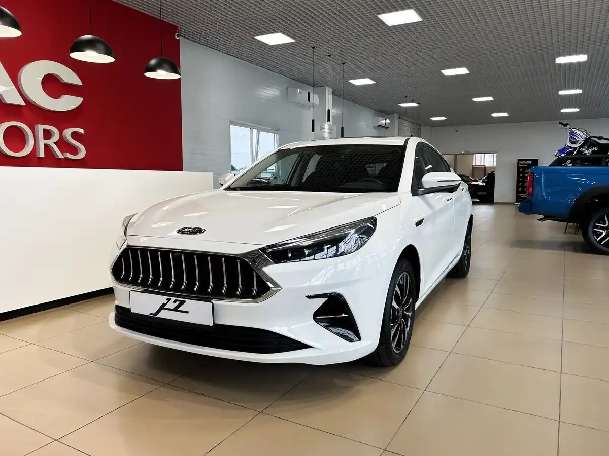 Jac J7 с автосалона по цене от 1 098 000 рублей
